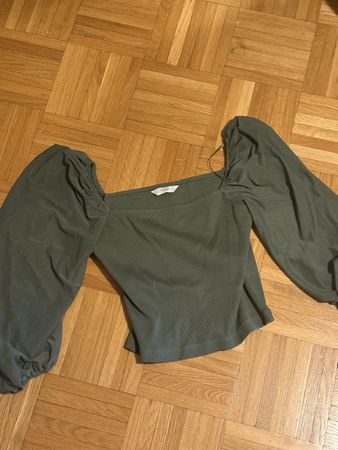 Haut vert kaki manches longues légèrement transparentes