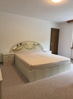 Komplettes Schlafzimmer, Bett, Schrank und Kommode