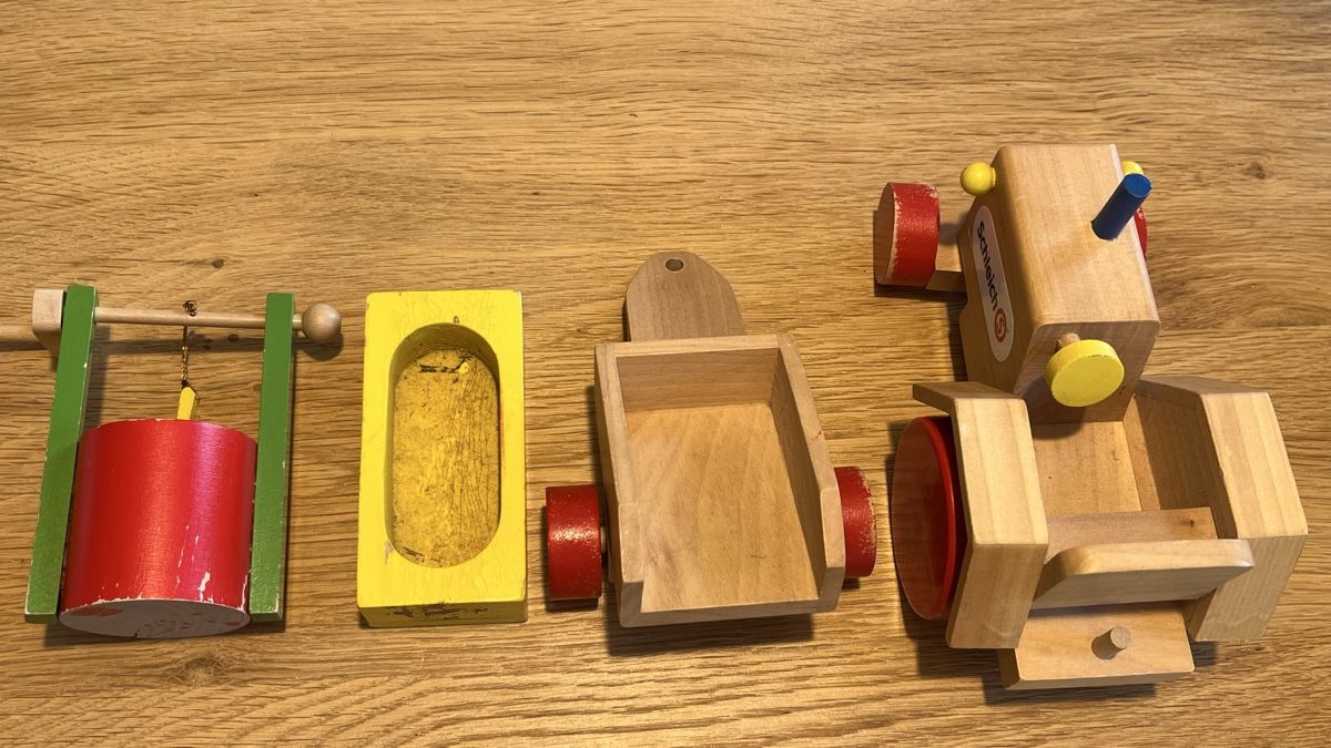Jouets: Wooden farm tractor  – D'occasion à Fleurier par Carolina_11
