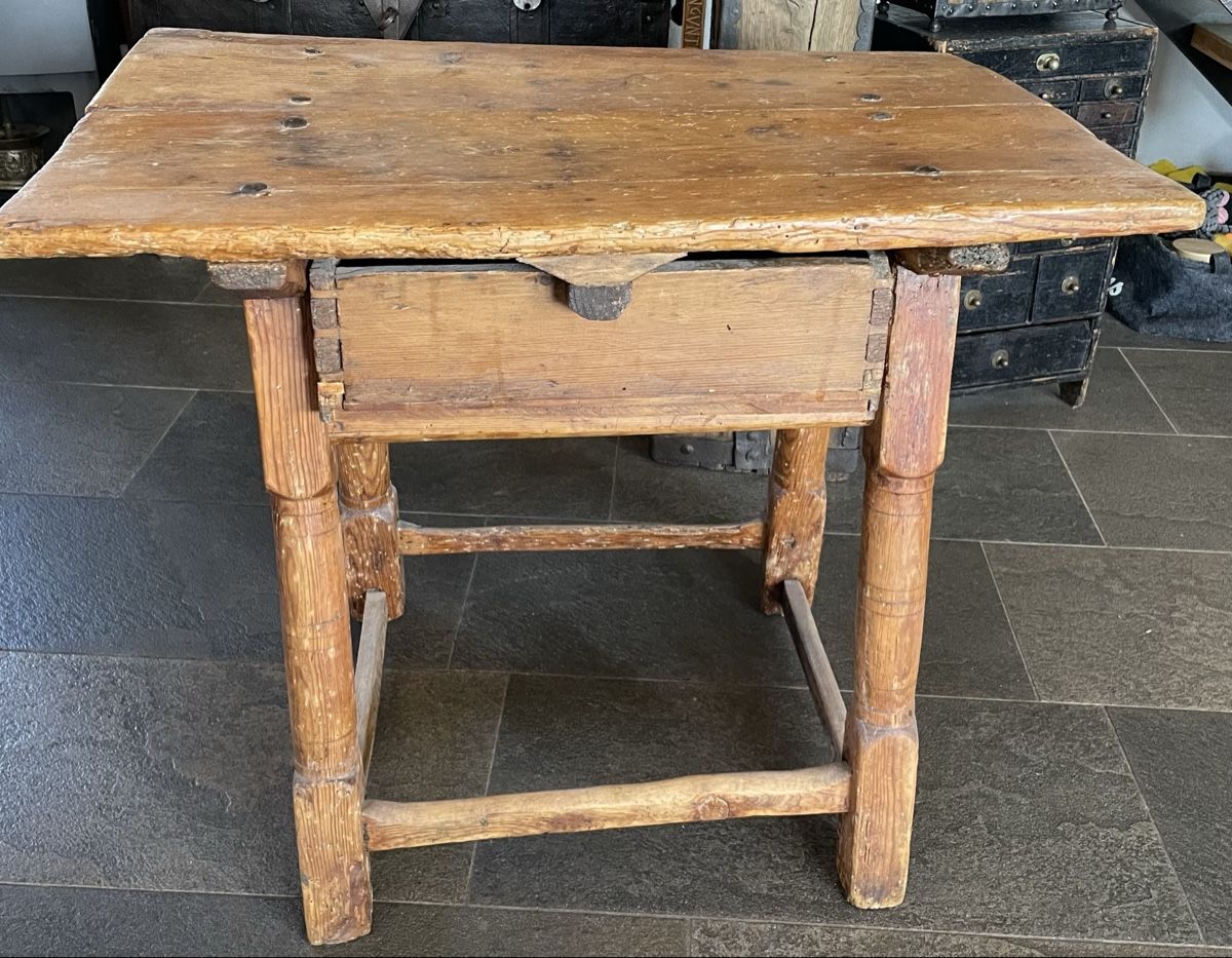 Tables: Antikes Kinder - Tischli – D'occasion à Rorschacherberg par farmer61 4