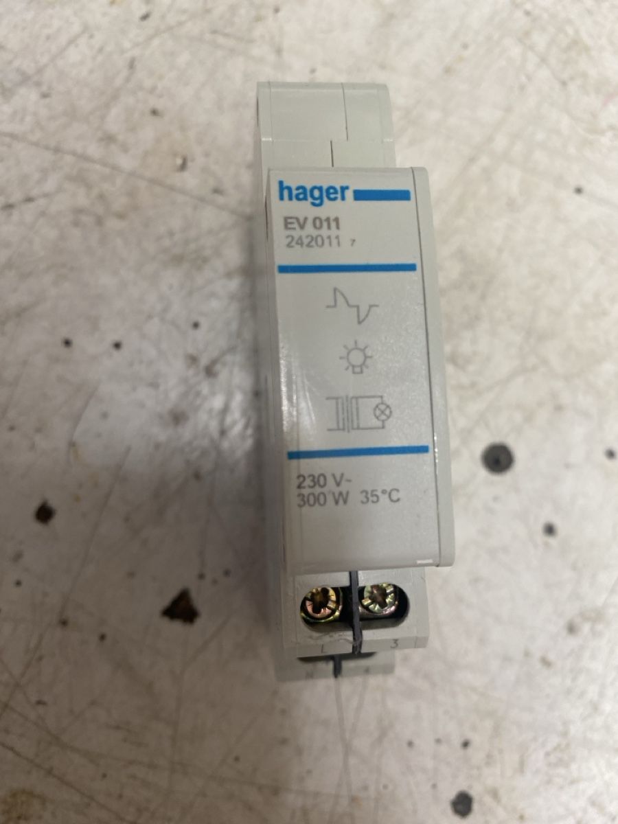 Hager Schalter: Hager Ferndimmer EV011 RL 300W Phasenanschnitt 1TE – Gebraucht aus Oberbuchsiten von DjComix