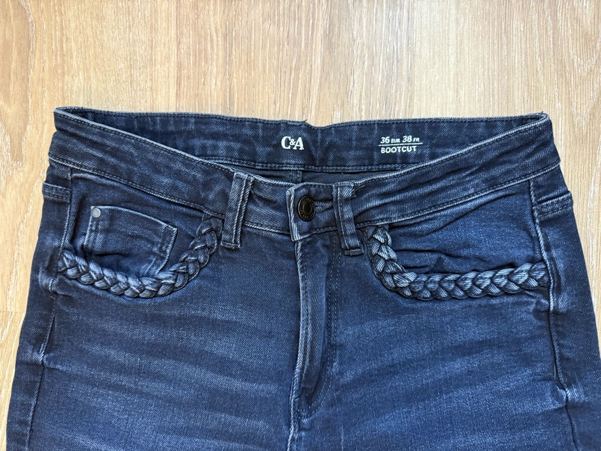 C&A Jeans: Jeans bleu foncé bootcut C&A, t.36/S – Usato da Tavannes venduto da Thriftshop 1