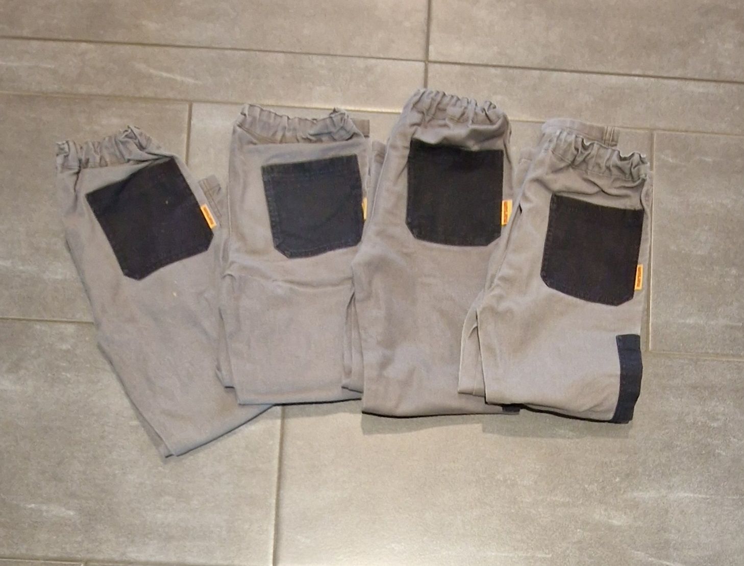 Pantaloni: Kinder Hosen Gr. 128 – Usato da Ohmstal venduto da wil_xp75