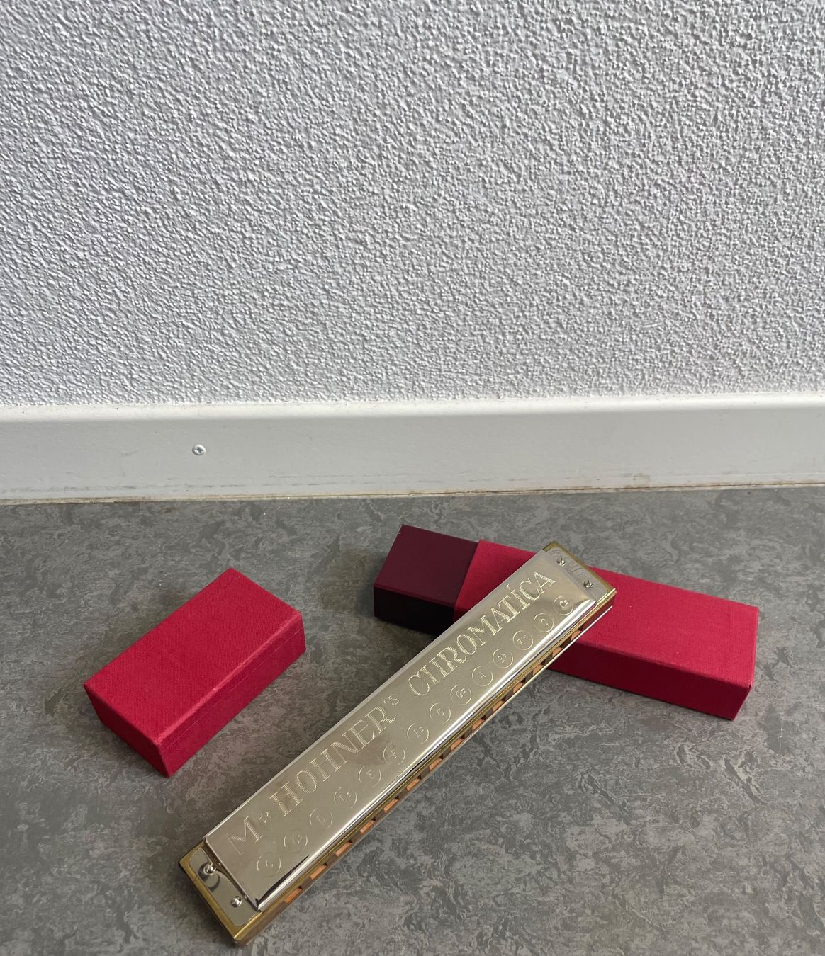 Hohner Strumenti musicali: M Hohner's Chromatica Mundharmonika – Usato da Gümligen venduto da Brocki-Reimal-Stift
