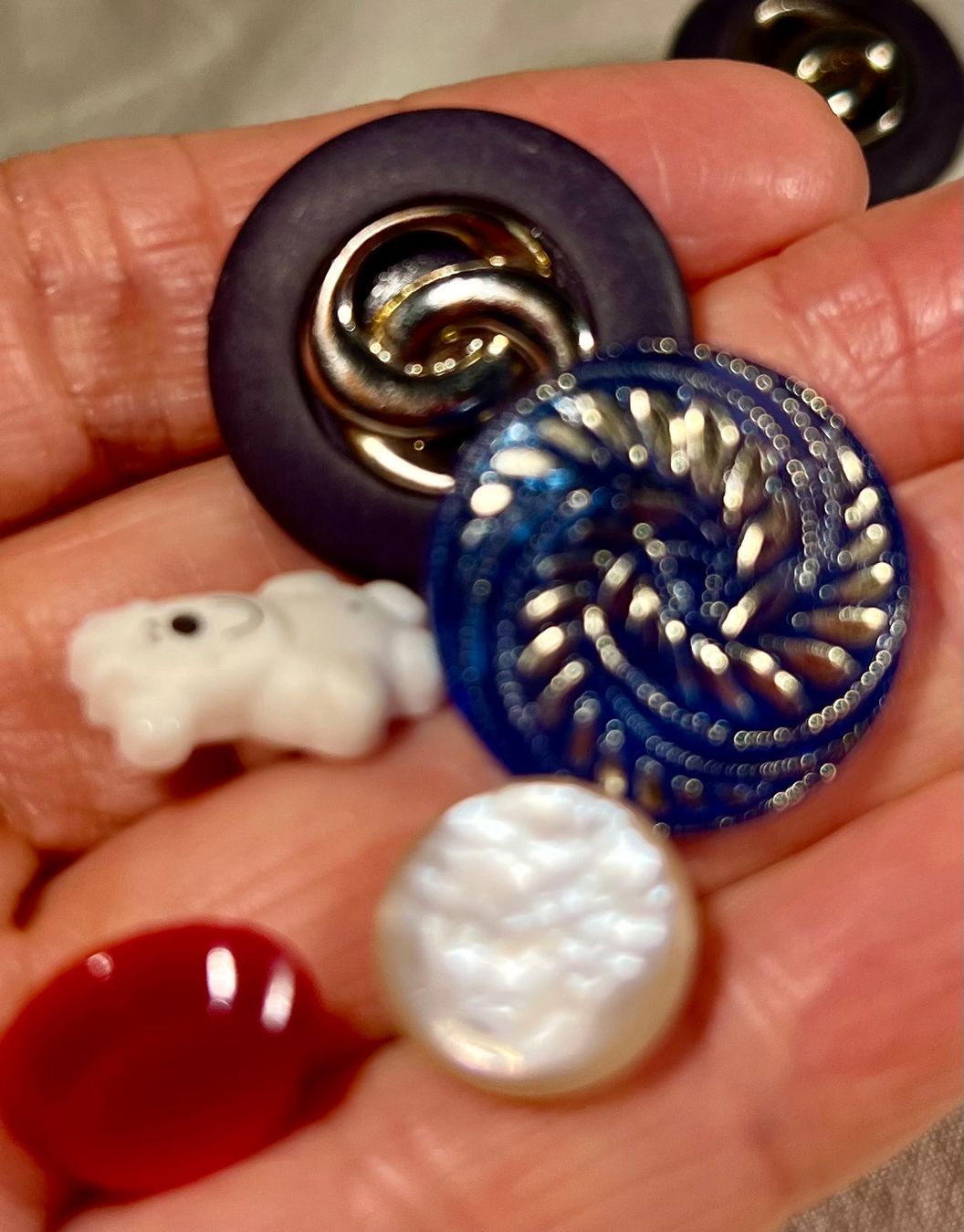 Knöpfe: Lot 24 boutons famtsisies – Gebraucht aus Genève von DELIRBEADS 5