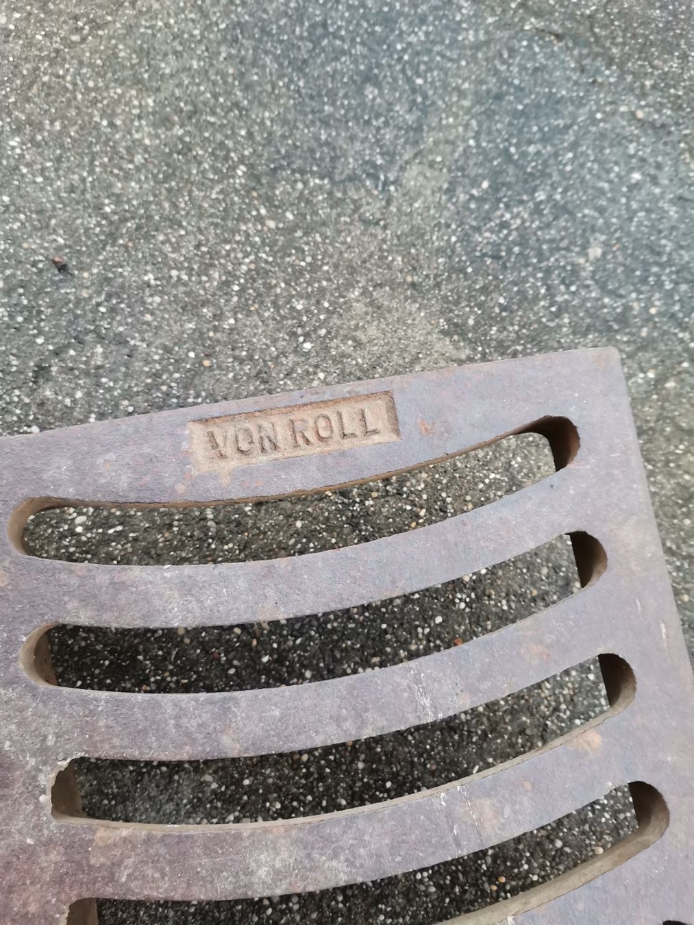Gitter & Roste: Schachtdeckel, Dolendeckel, Von Roll, Strassenrost, Rost – Gebraucht aus Wiedlisbach von Kreislaufmaterial 1