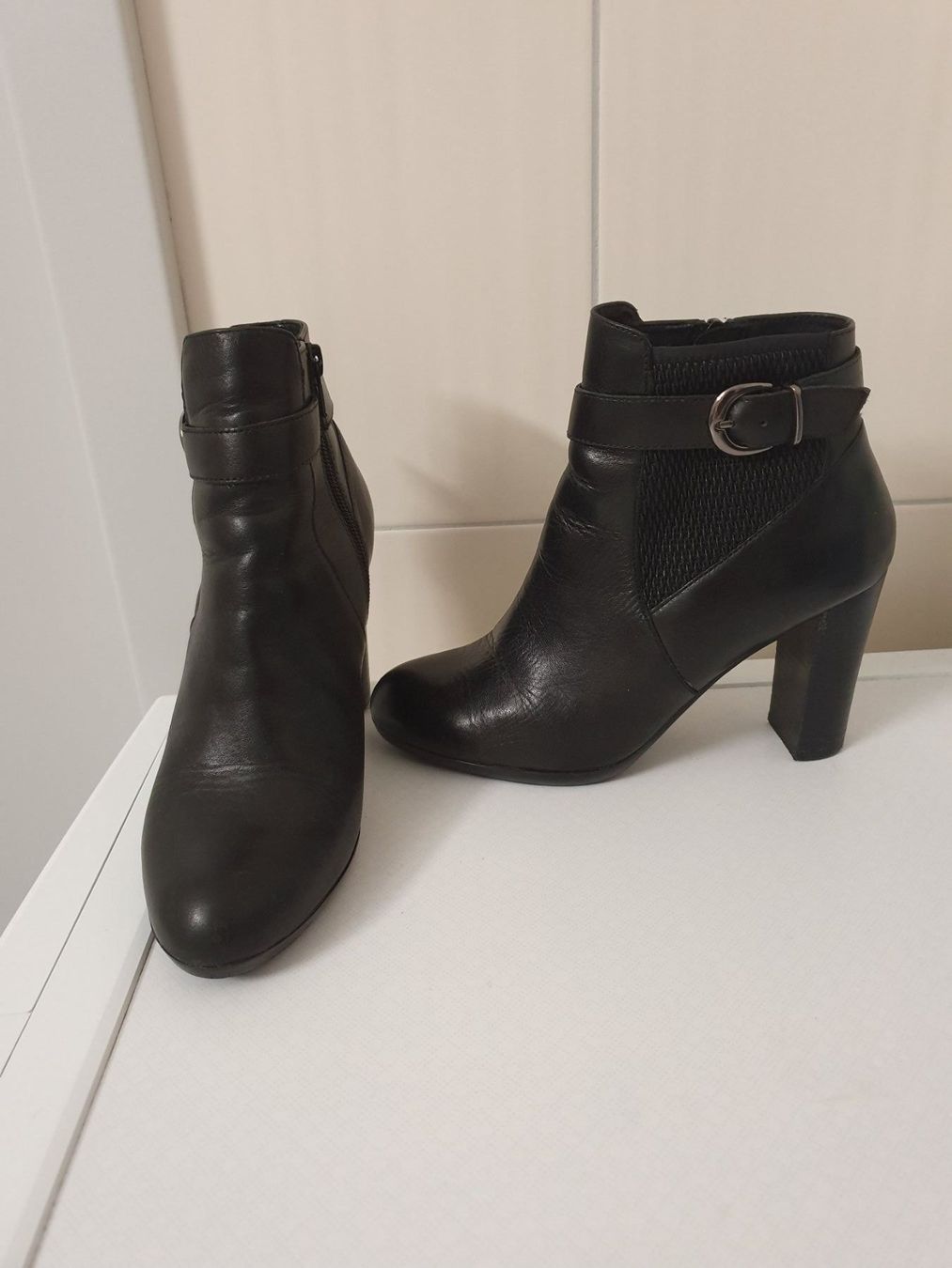 Scarpe da donna: bottines en cuir marque chez André 37 – Usato da Cheseaux sur Lausanne venduto da pan_skd5 7