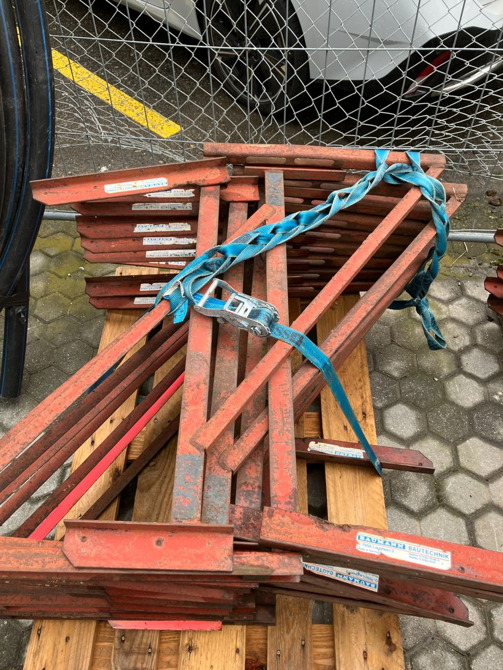 Tutti gli attrezzi: Schalungskonsolen – Usato da Buchs SG venduto da inf_ync6 1