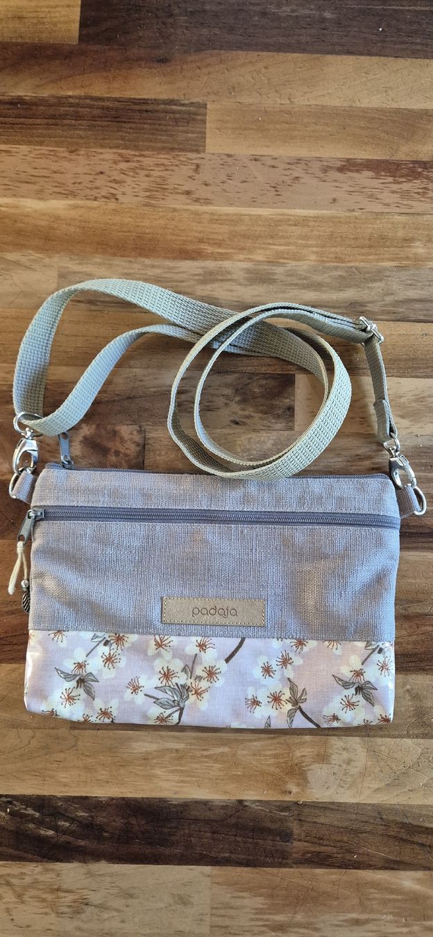 Taschen für Damen: Umhängetasche – Gebraucht aus Wuppenau von Suenneli10