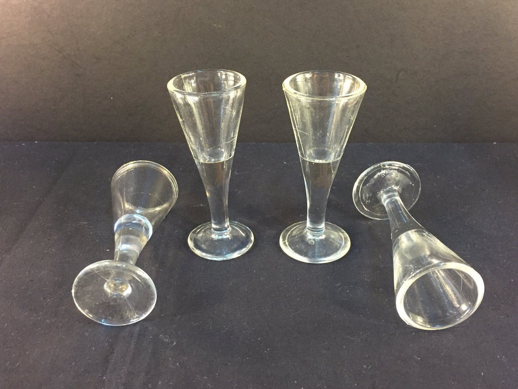 Bicchieri: Vintage 4 Pressed Schnaps/Likörgläser – Usato da Schaffhausen venduto da vintageville 3