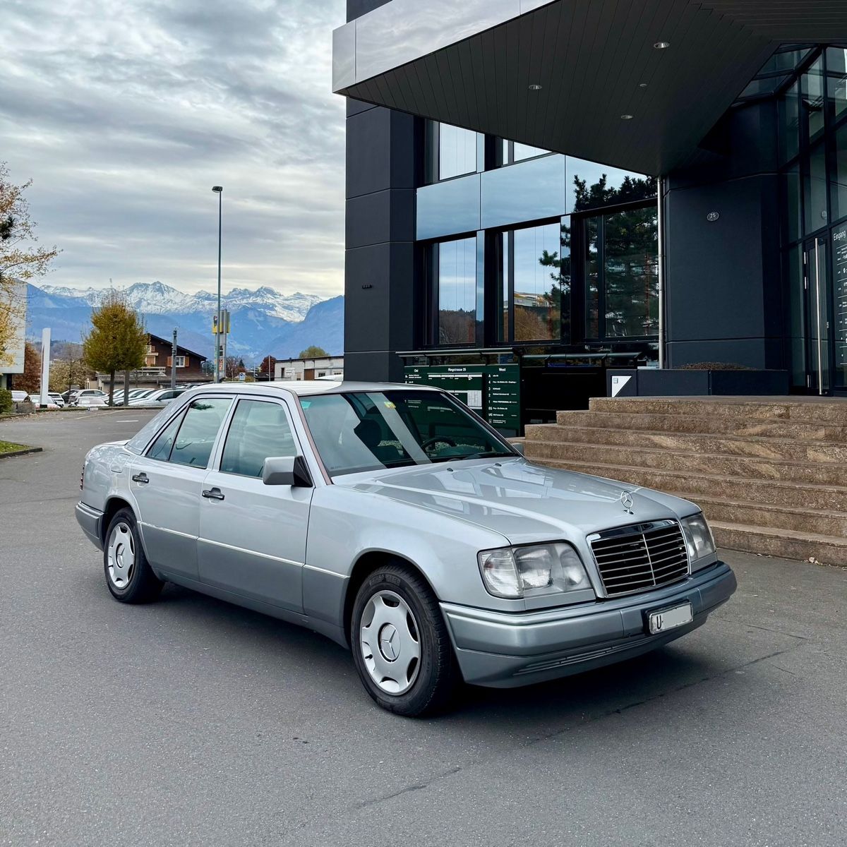 Mercedes-Benz Automobili: Mercedes-Benz E 280 W124 Mopf 2 – Usato da Luzern venduto da Domgjoni_Benz