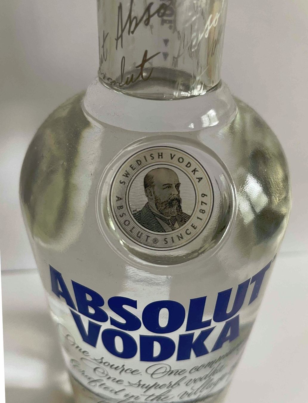 Absolut Vodka Bevande alcoliche: Absolut Vodka 70 cl – Nuovo e nell'imballaggio originale da Zürich venduto da Hahaha 2