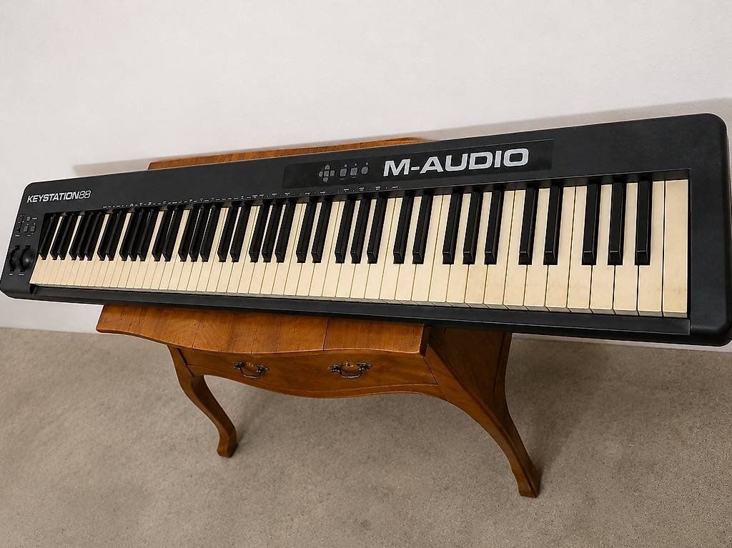 Strumenti musicali: M-Audio Keystation 88 – MIDI Keyboard / Controller – Usato da Dietikon venduto da Vent-Gary- 1