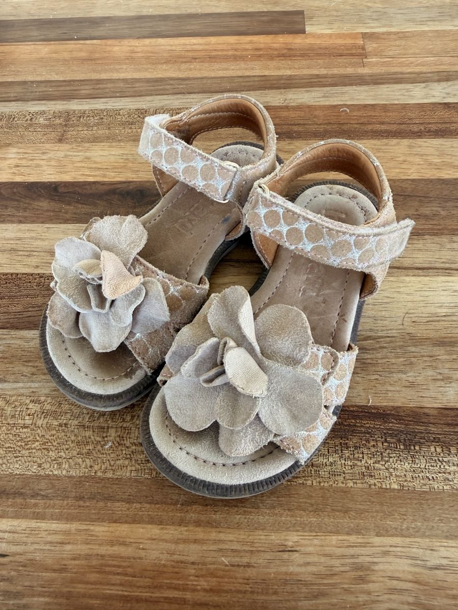 Bisgaard Scarpe per ragazze: Bisgaard Sandalen Gr. 25 mit Blume – Usato da Allschwil venduto da cconnie