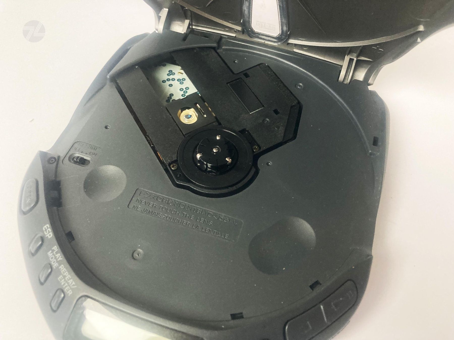 Sony Lecteur media portable: Sony Discman ESP D-E301 CD Player mit Netzteil – D'occasion à Wetzikon ZH par cyan74 2