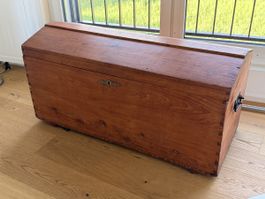 Schöne Holztruhe antik