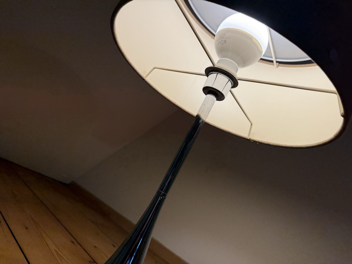 Lampen: Edle Tischleuchte aus verchromtem Metall – Gebraucht aus Zürich von Jamezone 3