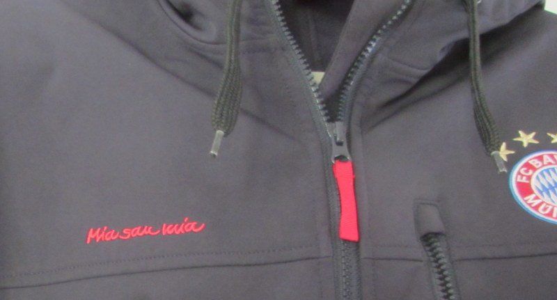 Bayern München Giacche: FC Bayern München Softshelljacke dunkelblau Gr. L – Usato da Kreuzlingen venduto da heinrich7h 1
