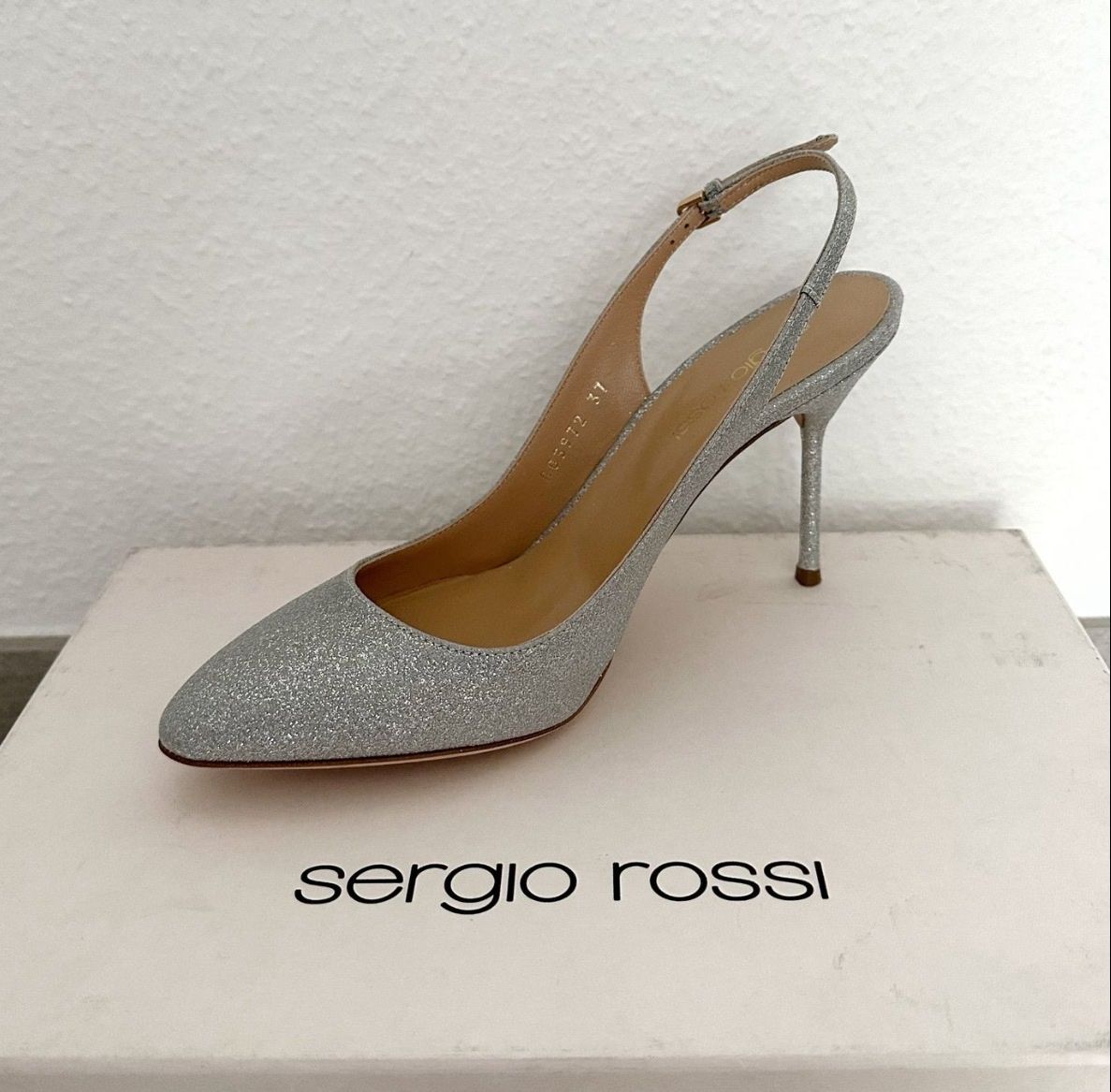 Sergio Rossi Scarpe da donna: Neu Sergio Rossi Slingback Pumps Silber Glitter Gr. 37  – Nuovo (secondo la descrizione) da Ebmatingen venduto da dartim 2