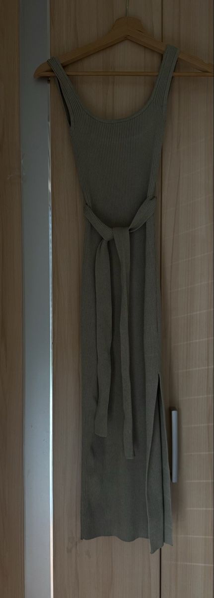 Robes: Robe longue en maille vert avec ceinture taille S – D'occasion à Biel/Bienne par ant_h25x
