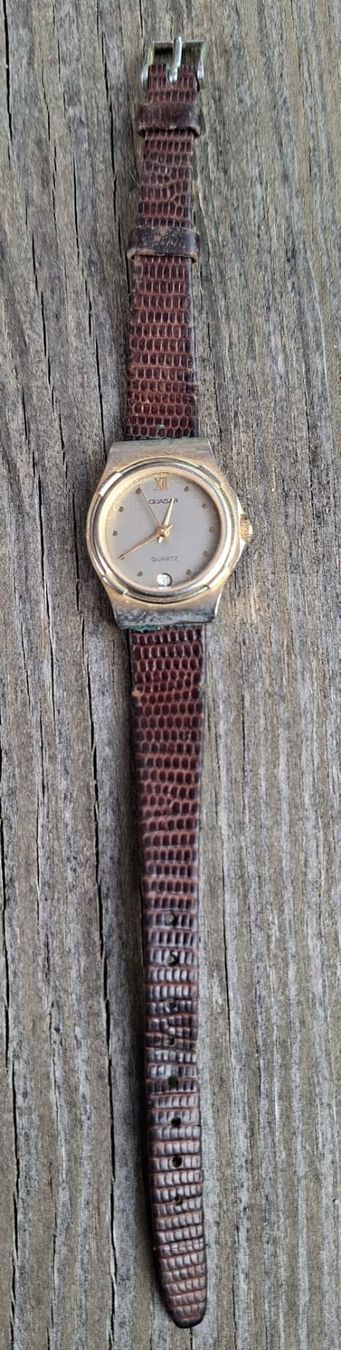 Montres: Damenuhr QUASAR – D'occasion à Mühlebach (Goms) par chr_q6d8 1