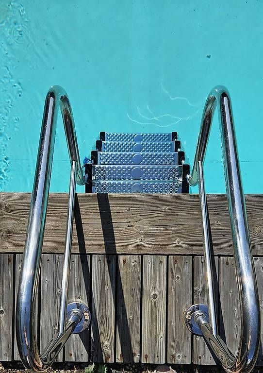 Schwimmbad: Pooltreppe für Swimmingpool – Gebraucht aus Wil SG von Dasche 1