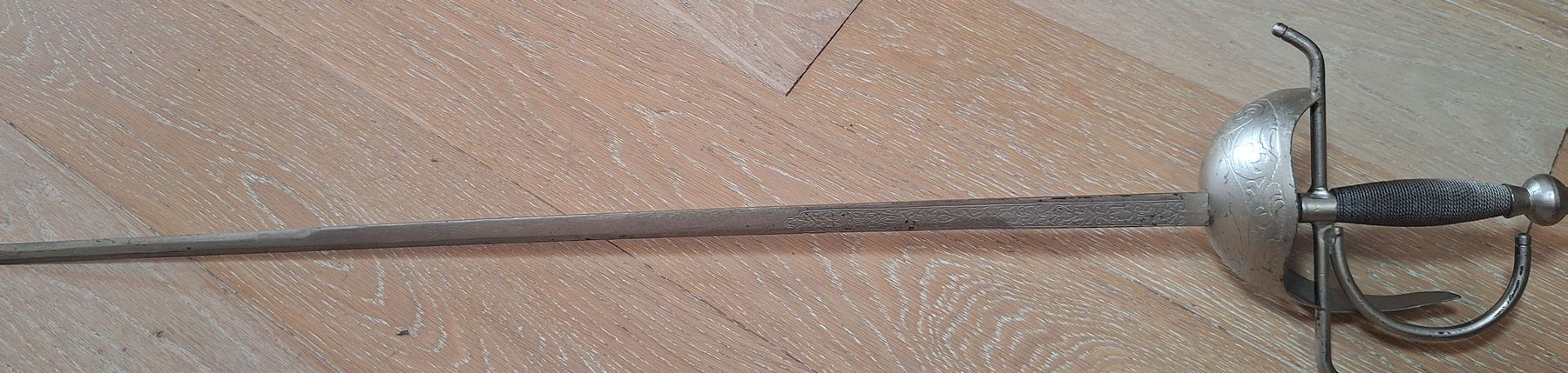 Altre raccolte & rarità: Épée de parade ancienne décorée poignée tressée – Usato da Tannay venduto da v1n1p00h