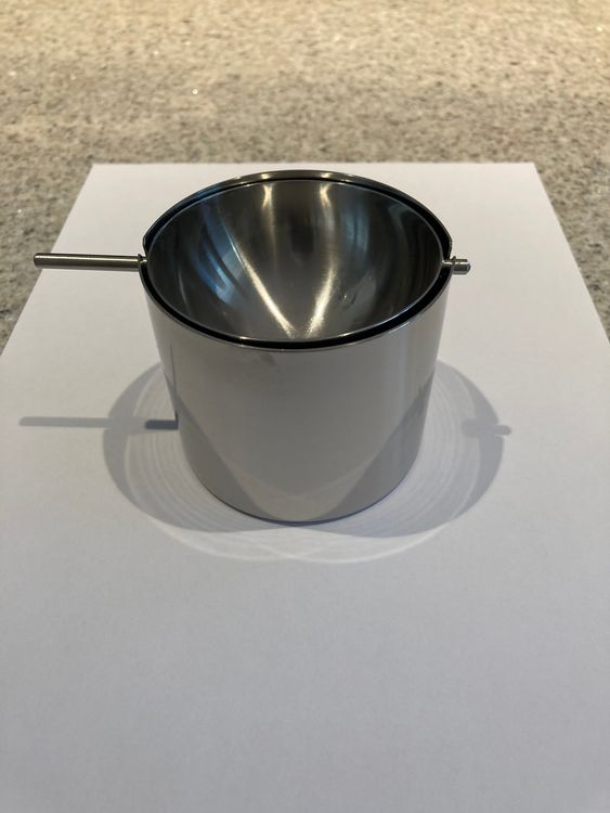 Streamline Imagined Staschenbecher Mit Silikondeckel – Kompakter Aufbewahrungsbehälter Mit Tablett