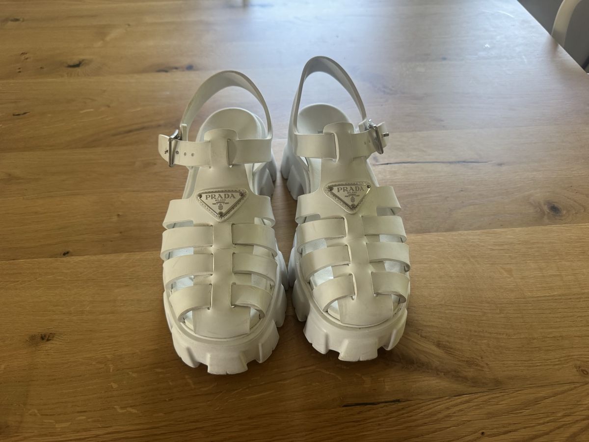 Prada Chaussures hommes: prada sandalen – D'occasion à Jona par adi_bennz7 1
