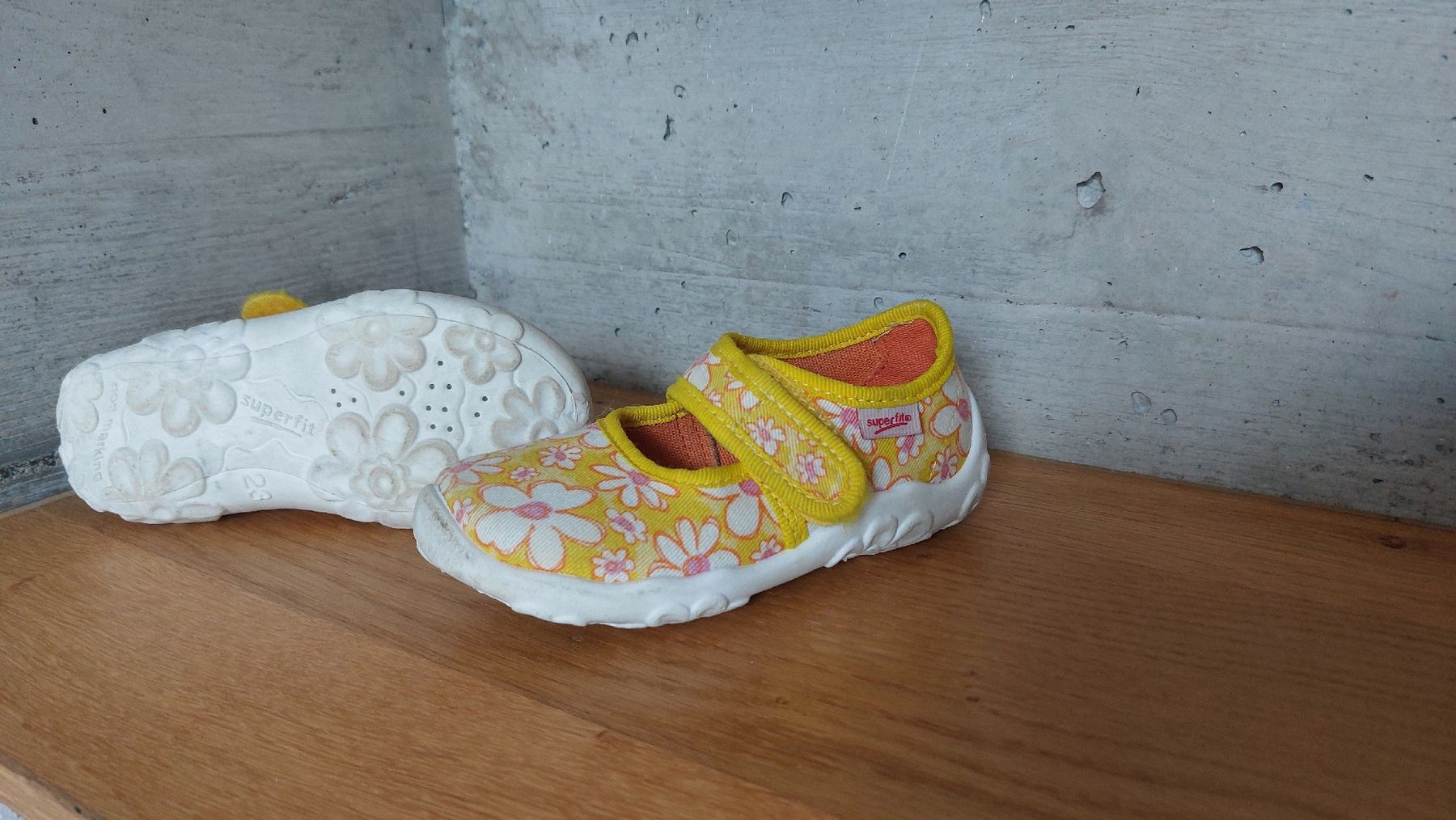 Superfit Scarpe per ragazze: Hausschuhe Gr. 23, Superfit – Usato da Auw venduto da pet_fc8x