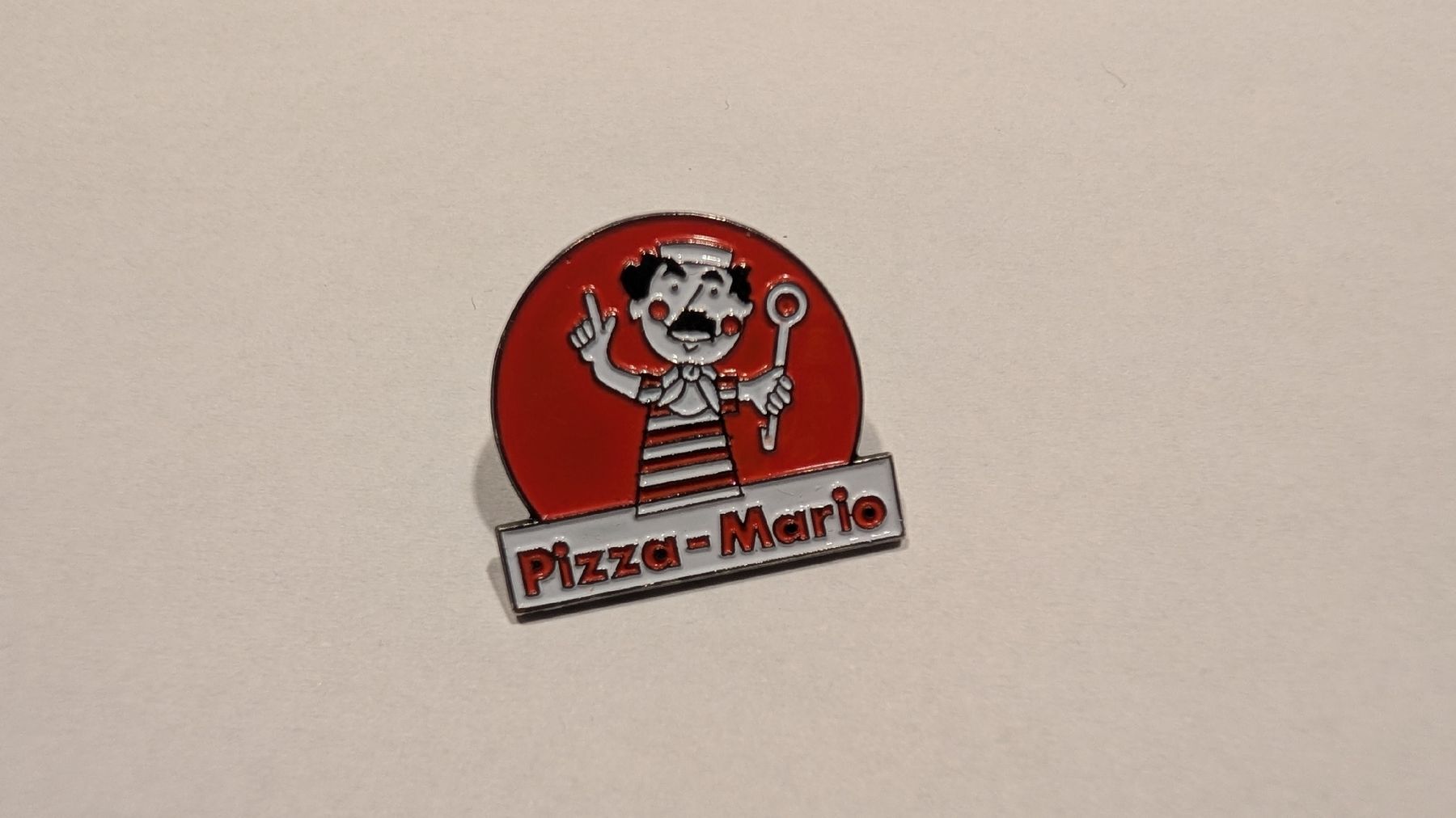 Placchette & Badge: Pizza Mario Pin – Usato da Olten venduto da NicoOnline