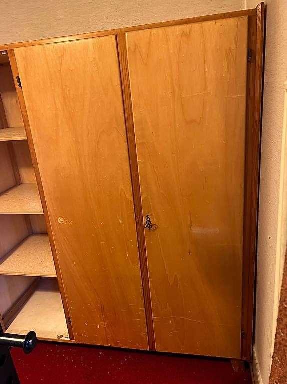 Armadi: Kleiderschrank mit Regalen – Usato da Wallisellen venduto da starkrossed 1