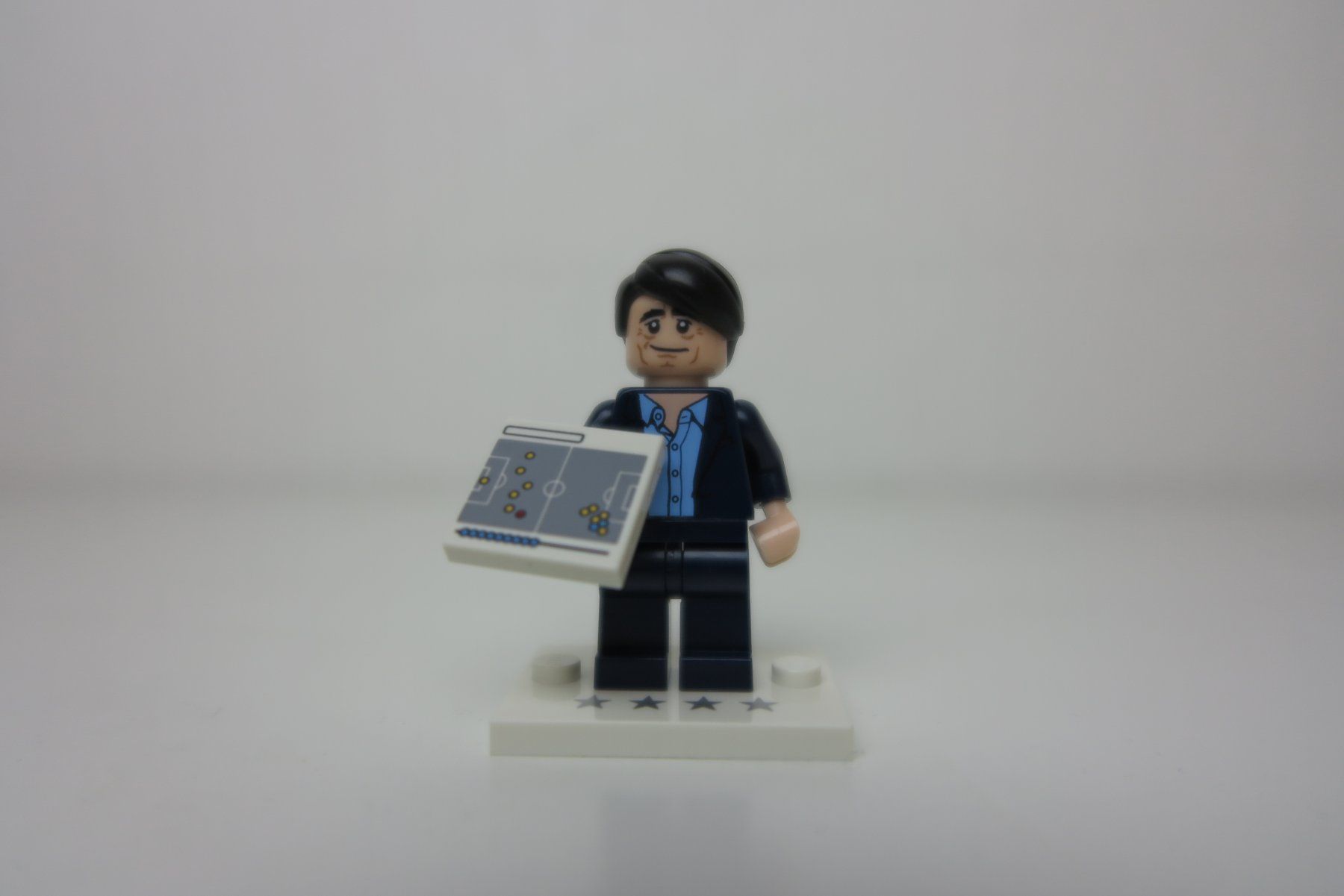 Lego Spielzeuge: LEGO Minifigur CMF DFB Joachim Löw – Neu (gemäss Beschreibung) aus Ostermundigen von RG-Collector