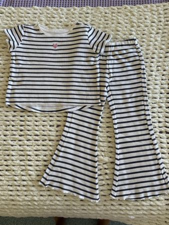 Ensemble rayé fille – pantalon légèrement évasé + t-shirt