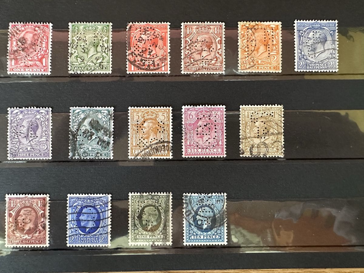 Tutti i francobolli: England - PERFINS King George V – Usato da Schmitten / FR venduto da Samsara169