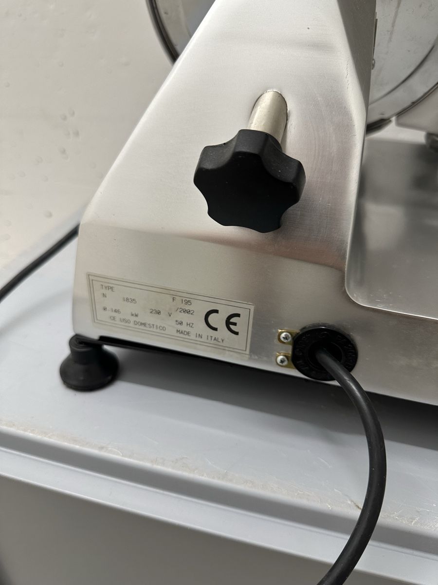 Elettrodomestici da cucina: Aufschnittmaschine Gastro – Usato da Ebikon venduto da Gaenggeliwaar 2