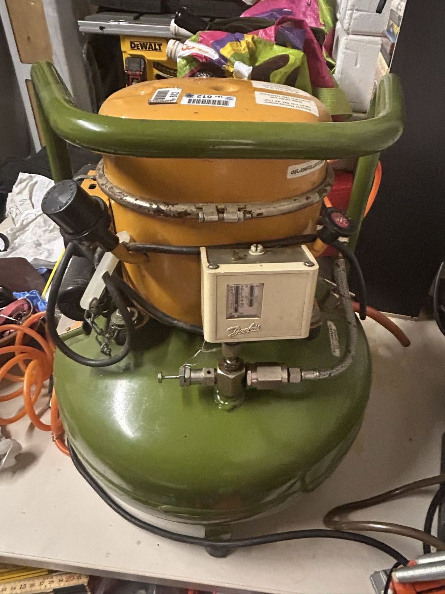 Jun-Air Compressori: Jun-Air Leiseluft- Kompressor - 15L, Jahr 1979! – Usato da Zürich venduto da jasmin011 3