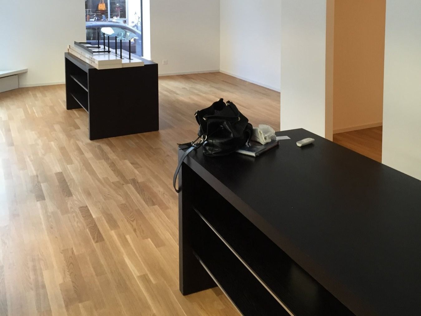 Tische: Ladentisch / Verkaufstisch / Display Table with Shelves – Gebraucht aus Zürich von kasiaf 1