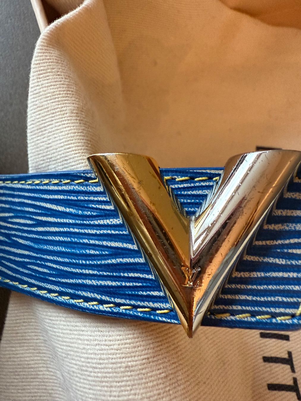 Louis Vuitton Cinture: LOUIS VUITTON GÜRTEL TWIST blau – Usato da Castagnola venduto da joonam 5