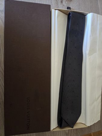 Krawatte Louis Vuitton anthrazit Muster. 