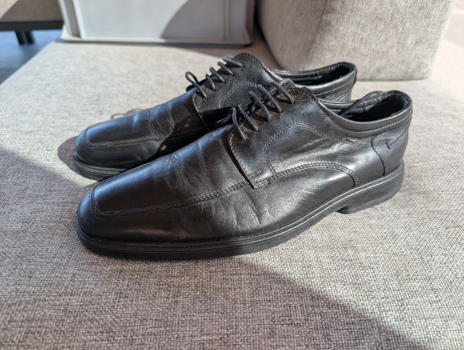 Scarpe da uomo: Chaussures en cuir noir taille 42 – Usato da Blignou (Ayent) venduto da dyl_yxb5 1