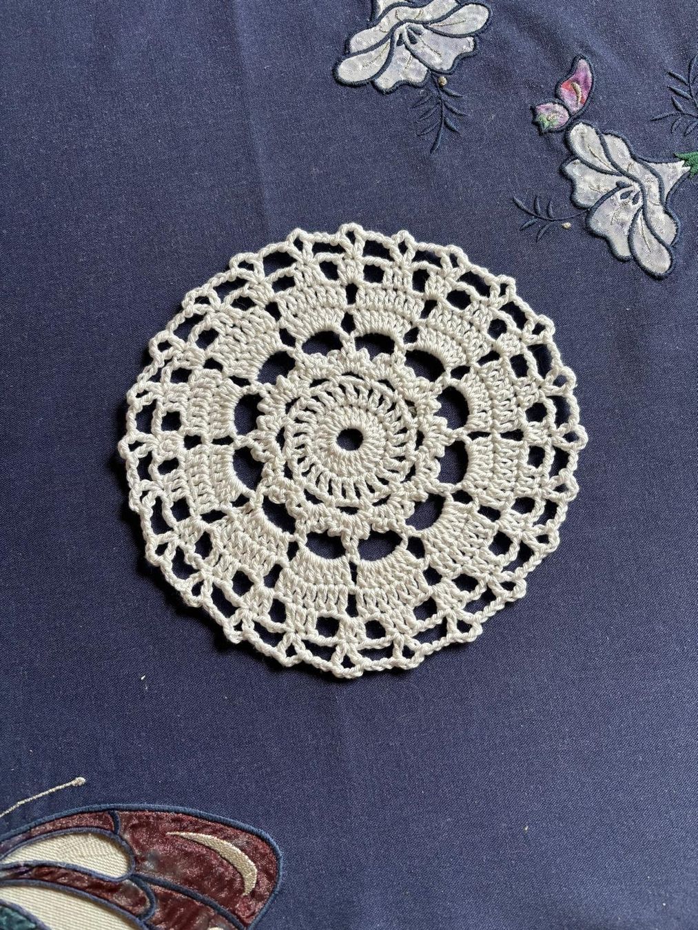 Tutte le decorazioni: Rundes Häkeldeckchen ca  15,5cm/weiss – Nuovo (secondo la descrizione) da Schaffhausen venduto da Espressoo7