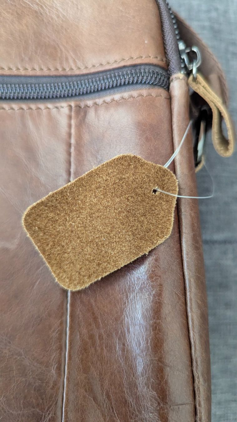 Taschen: Modische, kompakte Umhängtasche aus echtem Leder - NEU – Neu und originalverpackt aus Wichtrach von itstrue 3