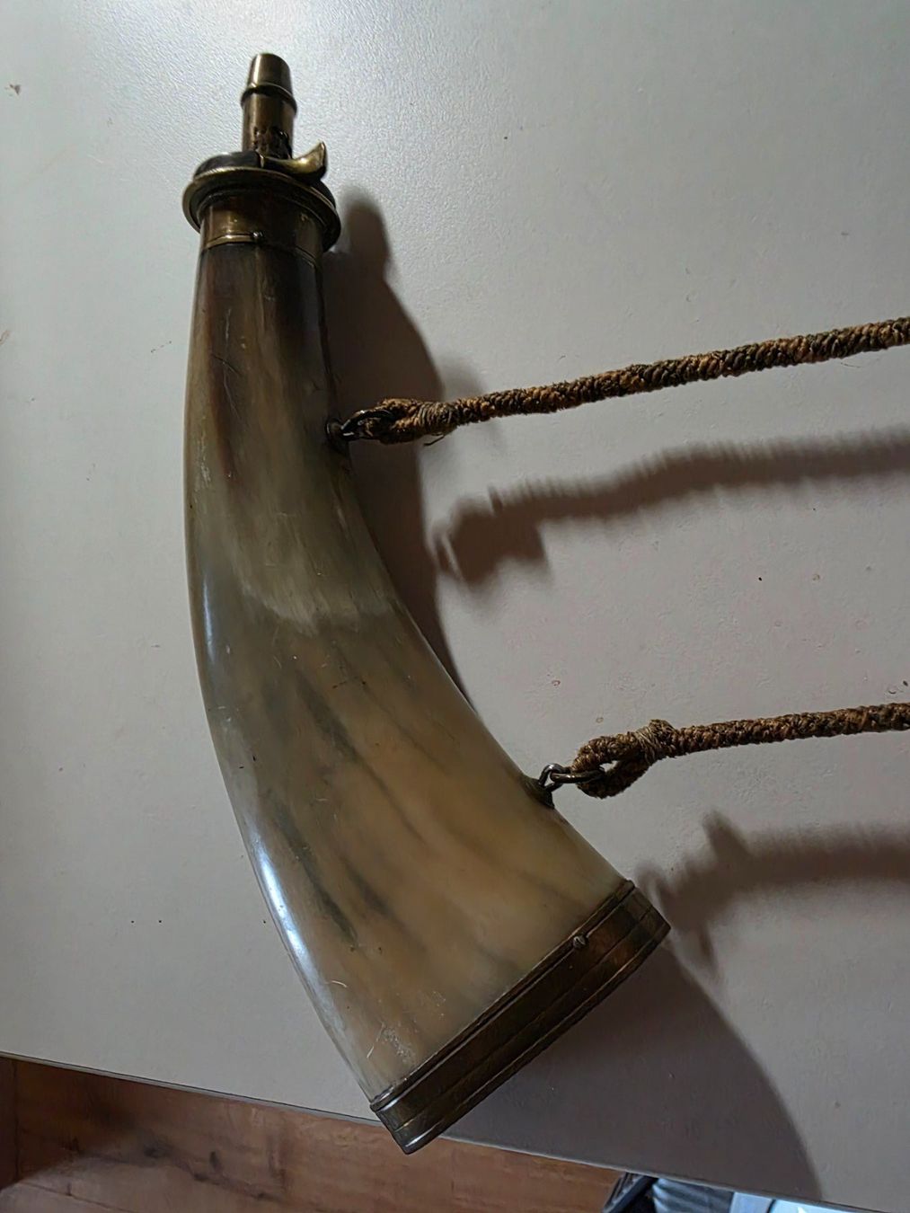 Bottiglie: antikes Pulverhorn Horn 27 cm – Usato da Walterswil BE venduto da Lonitti 6