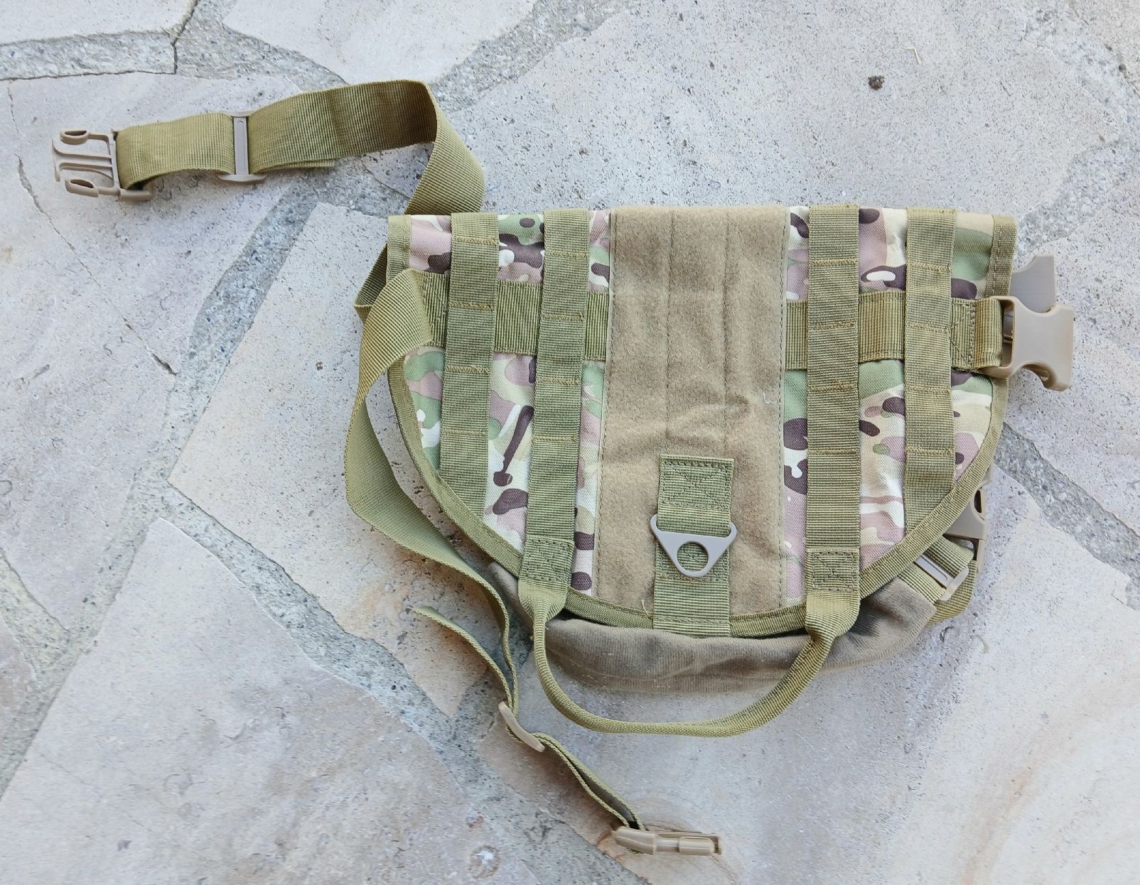 Guinzagli & Collari: Harnais pour chien camouflage, taille M  – Usato da Sciernes-d'Albeuve venduto da Dojo004 2