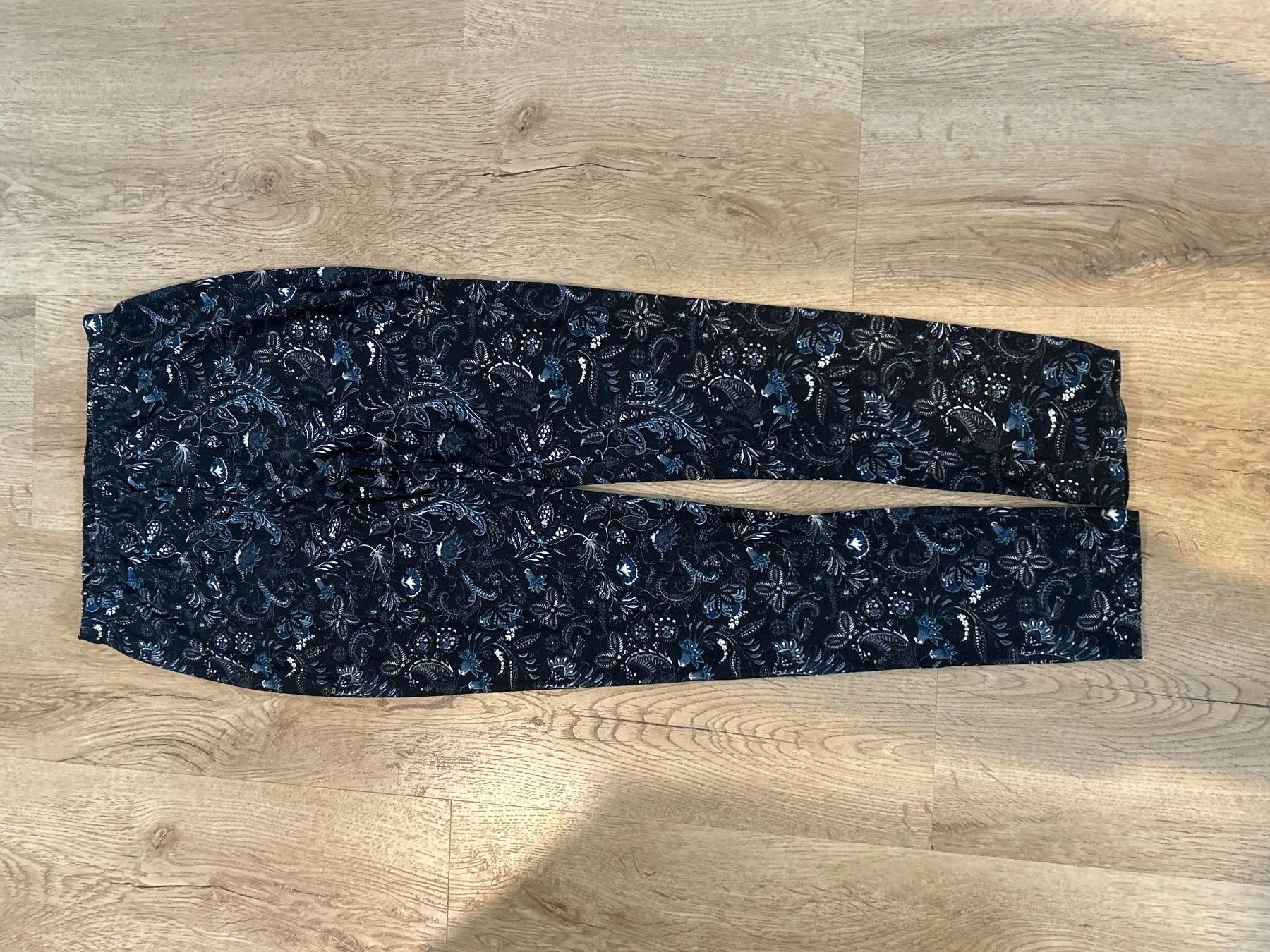 Leggings: Leggings schwarz mit Muster von Chicorée Gr. L – Usato da Brunnen venduto da Nala2929 1