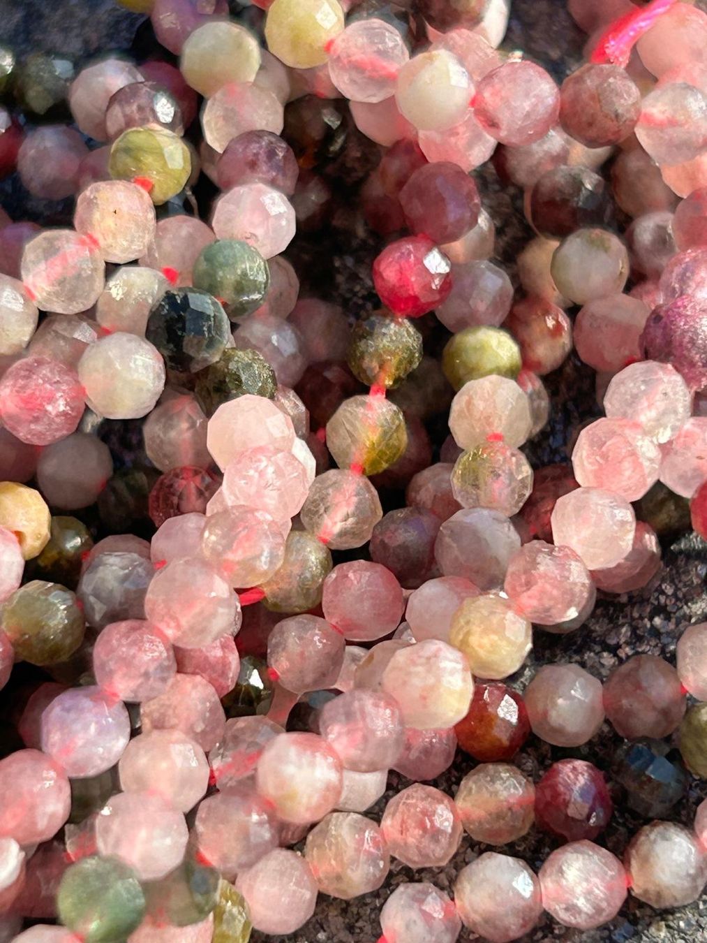 Pietre preziose: Strang echte facettierte tourmalin Kugeln 3 mm – Nuovo e nell'imballaggio originale da Niederrohrdorf venduto da Ytobi 2