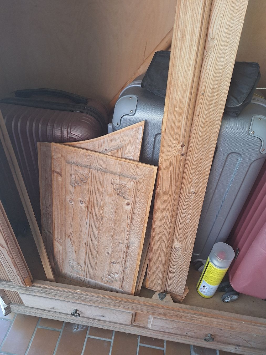 Armadi: Vintage Kleiderschrank,  rustikal – Difettoso da Ettingen venduto da Platzhirsch63 7
