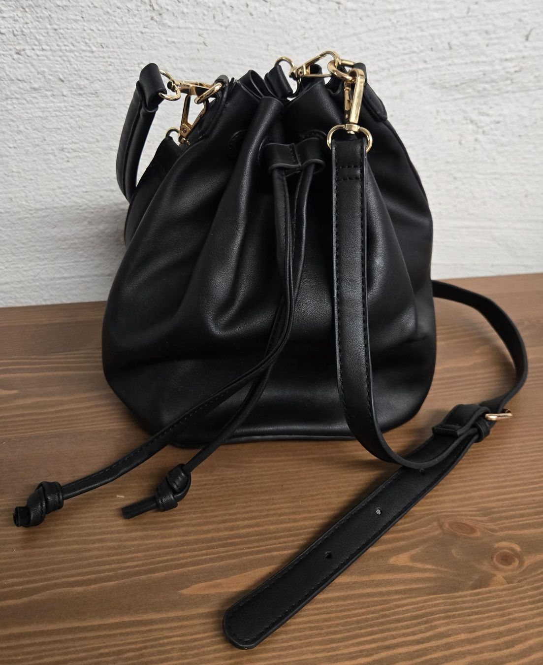 Borse da donna: Schwarze Beuteltasche - 2 Tragevarianten - Kunstleder – Nuovo (secondo la descrizione) da Rheinsulz venduto da Dred 1