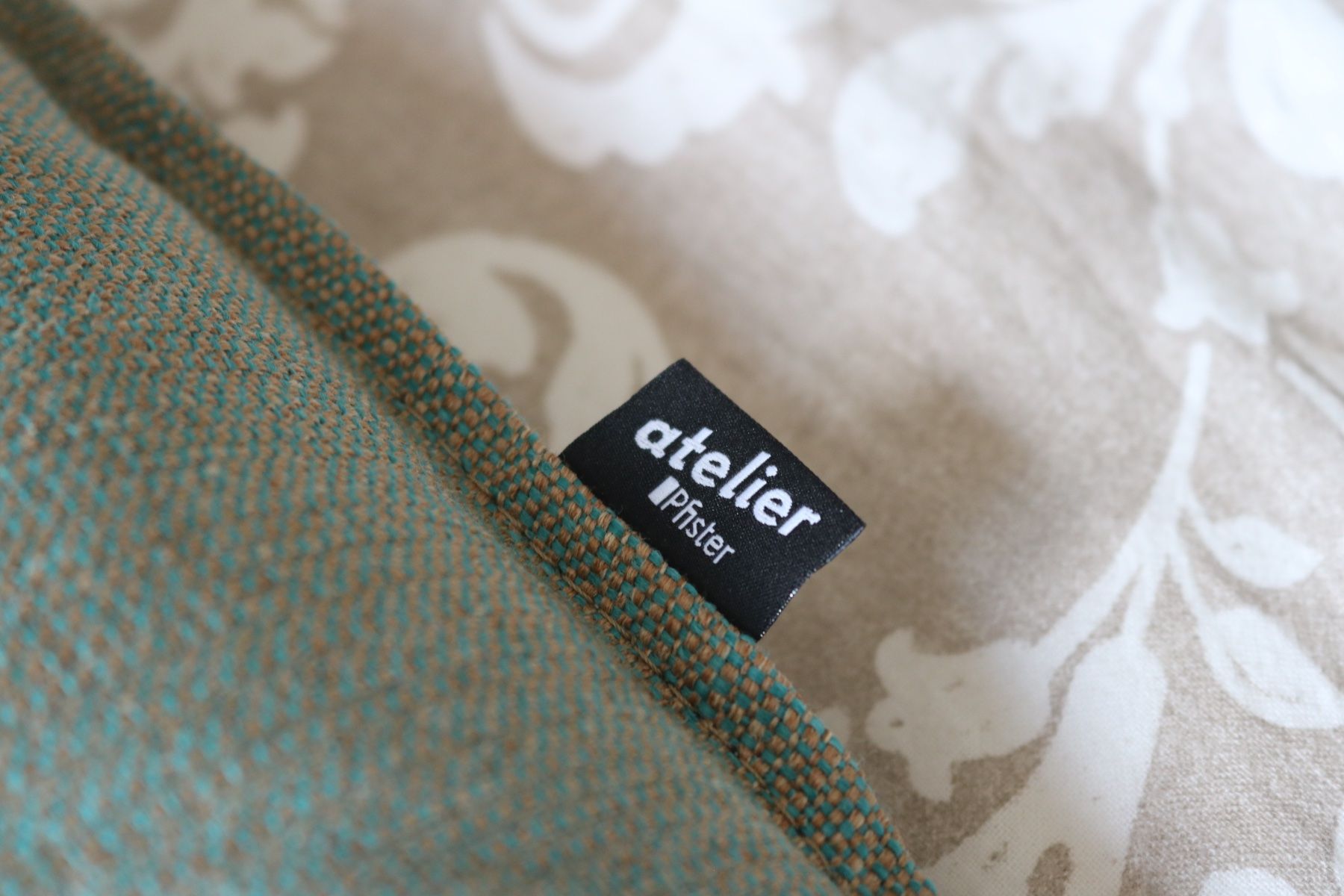 Pfister Kissen: Coussin bicolore - Atelier Pfister – Gebraucht aus Neuchâtel von col_6rbm 3